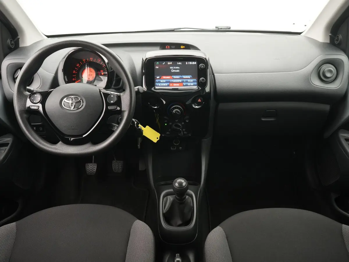 1.0 VVT-i x-fun | Apple Car Play / Android | Airco | LED dagrijverlichting | 12 Maanden BOVAG Garantie |