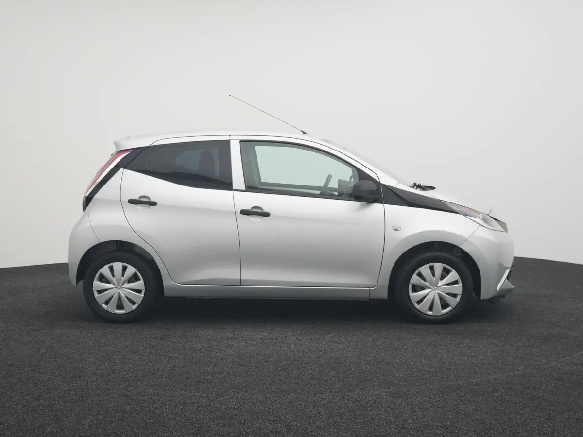 1.0 VVT-i x-fun | Apple Car Play / Android | Airco | LED dagrijverlichting | 12 Maanden BOVAG Garantie |