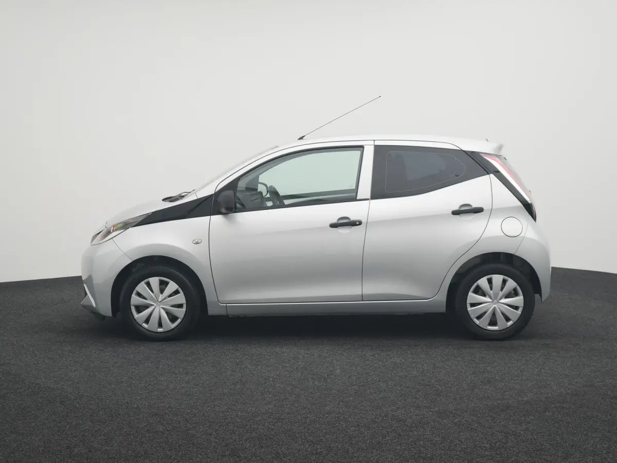 1.0 VVT-i x-fun | Apple Car Play / Android | Airco | LED dagrijverlichting | 12 Maanden BOVAG Garantie |