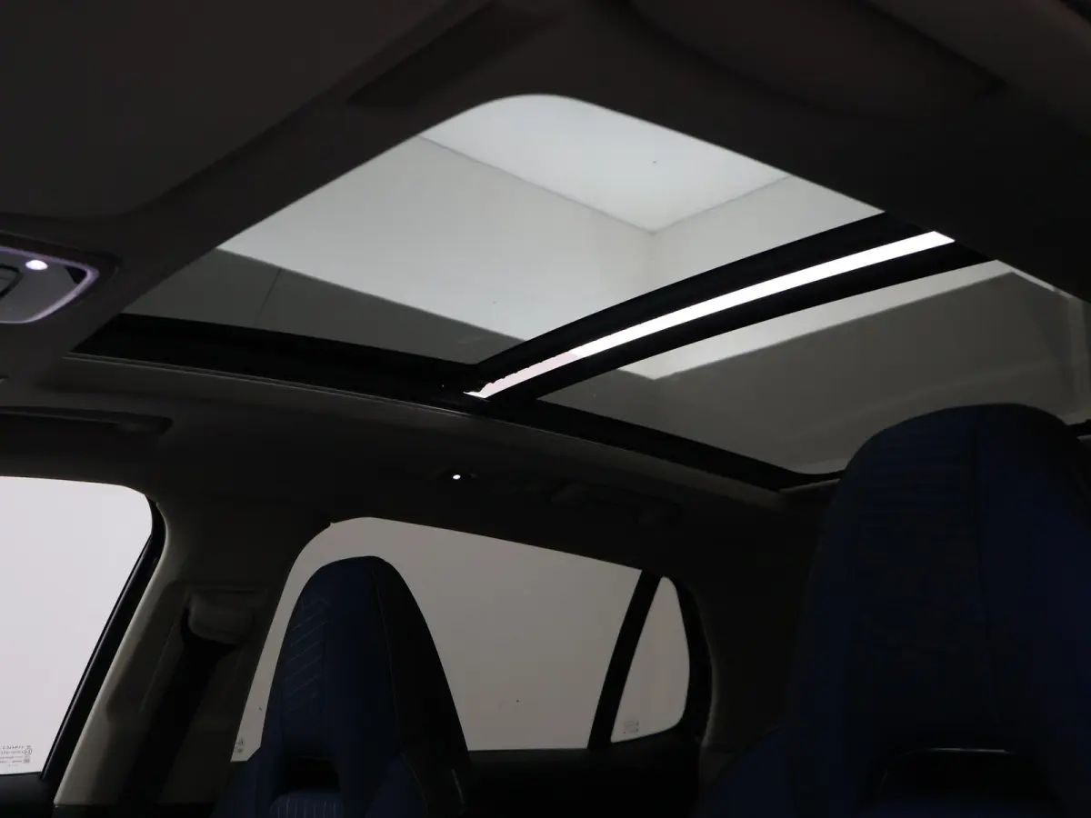 1.5 PHEV 261 PK BLACK PACK + TREKHAAK | 360 CAMERA | 20 INCH ZWARTE VELGEN | PANORAMA