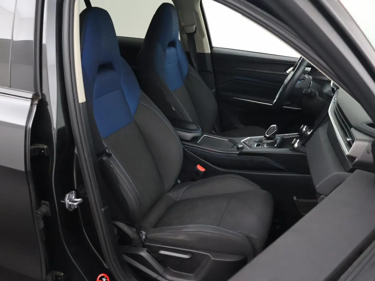 1.5 PHEV 261 PK BLACK PACK + TREKHAAK | 360 CAMERA | 20 INCH ZWARTE VELGEN | PANORAMA