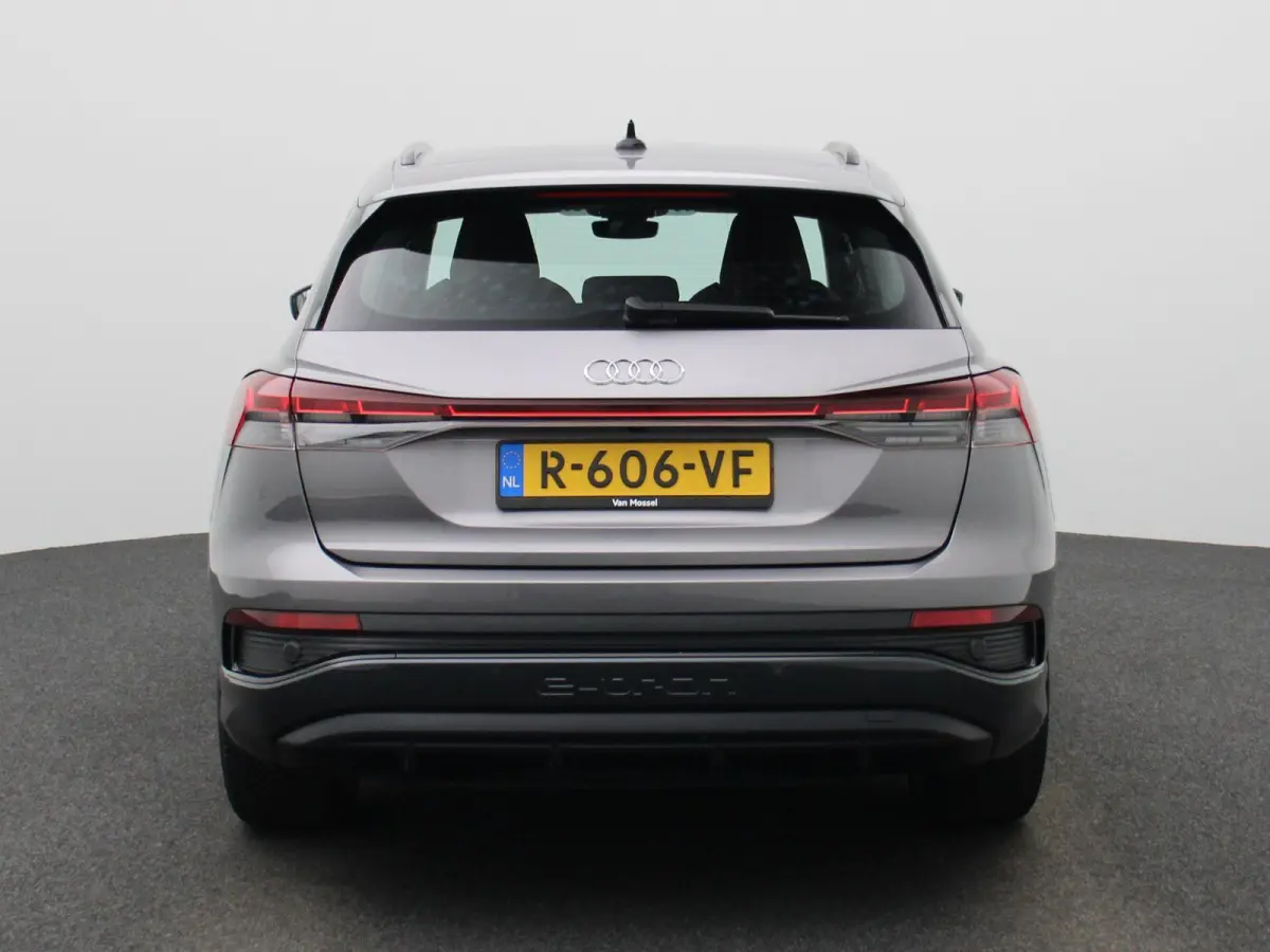 35 S edition 55 kWh 170 PK | S-line | Automaat | Navigatie | Camera | Stoelverwarming | SONOS Sound | Elektrische stoelen | LED | Lichtmetalen velgen |