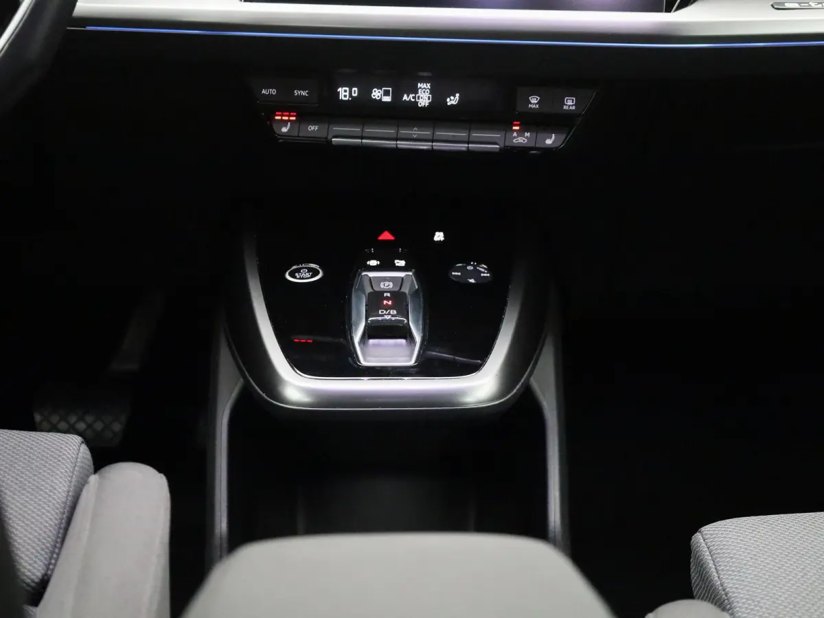 35 S edition 55 kWh 170 PK | S-line | Automaat | Navigatie | Camera | Stoelverwarming | SONOS Sound | Elektrische stoelen | LED | Lichtmetalen velgen |