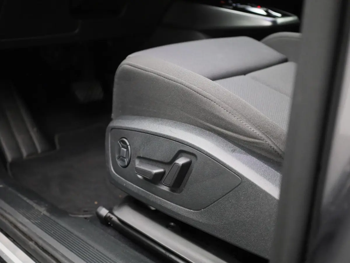 35 S edition 55 kWh 170 PK | S-line | Automaat | Navigatie | Camera | Stoelverwarming | SONOS Sound | Elektrische stoelen | LED | Lichtmetalen velgen |