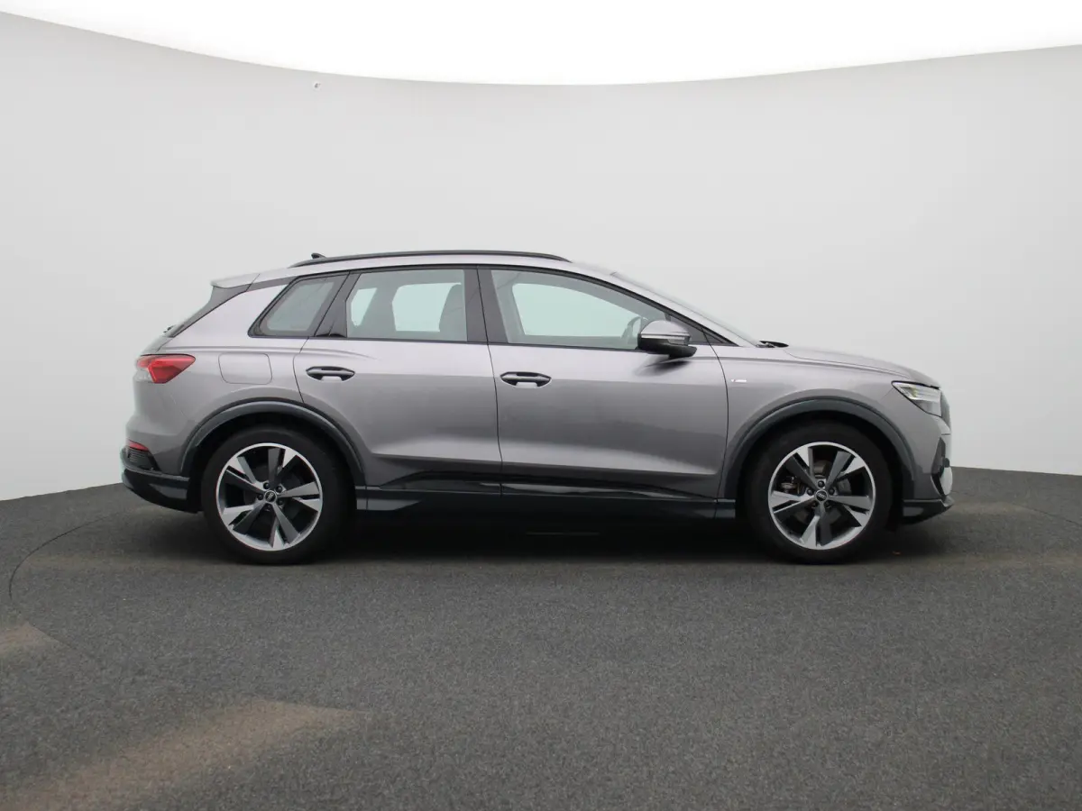 35 S edition 55 kWh 170 PK | S-line | Automaat | Navigatie | Camera | Stoelverwarming | SONOS Sound | Elektrische stoelen | LED | Lichtmetalen velgen |