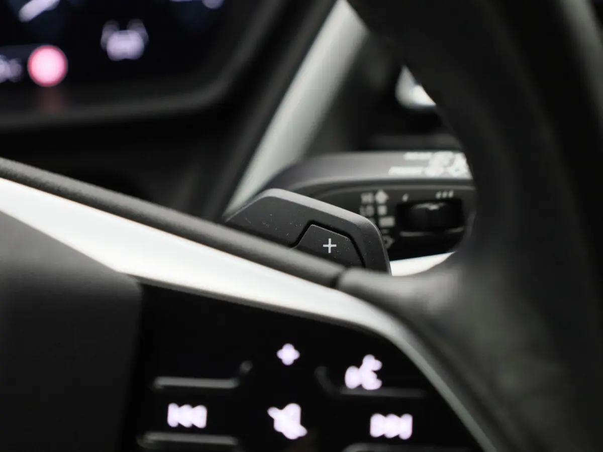 35 S edition 55 kWh 170 PK | S-line | Automaat | Navigatie | Camera | Stoelverwarming | SONOS Sound | Elektrische stoelen | LED | Lichtmetalen velgen |