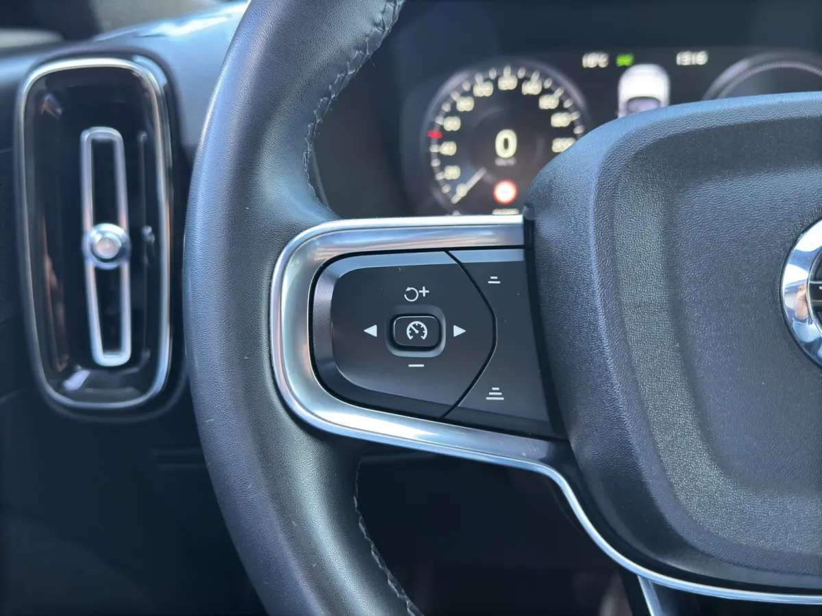 1.5 T5 Core | Achteruitrijcamera | Apple Carplay\Android Auto | Parkeerverwarming |