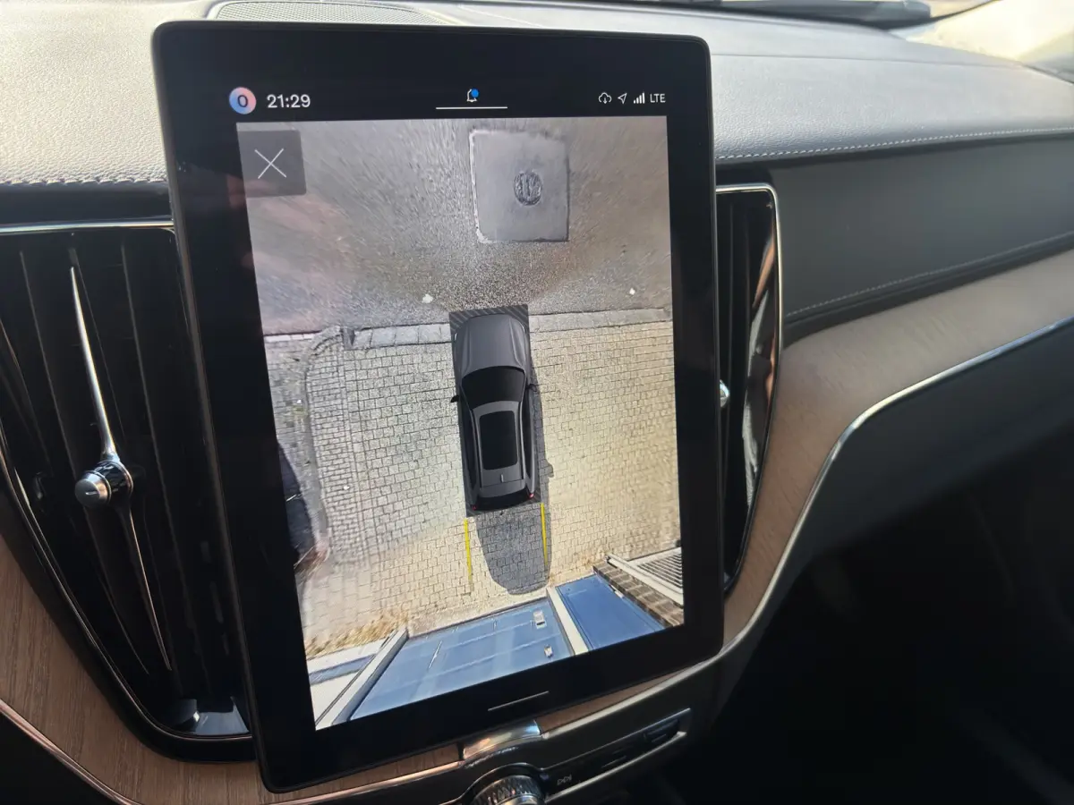 2.0 T6 Plug-in hybrid AWD Ultra Dark | Trekhaak | Luchtvering | Panoramadak | 360 Camera | Memory seats |