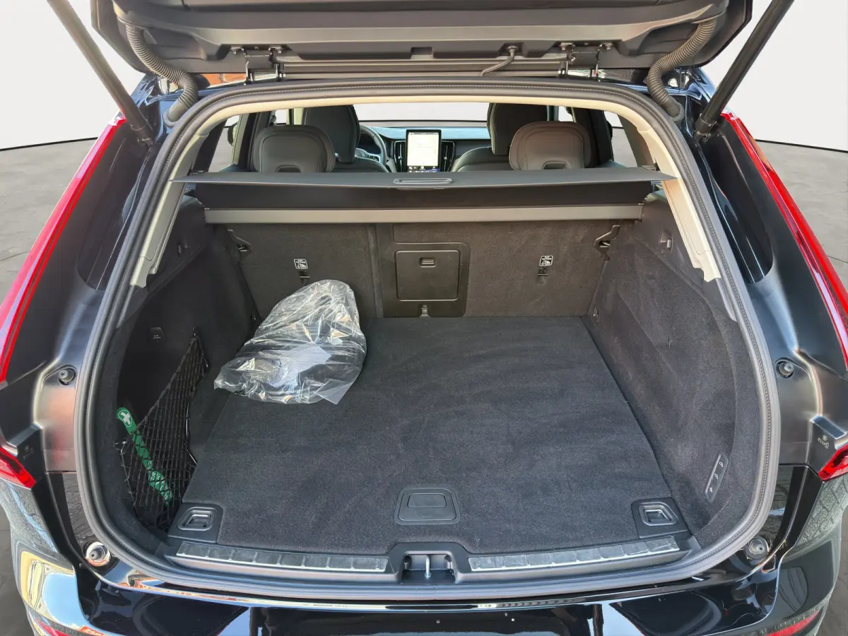 2.0 T6 Plug-in hybrid AWD Ultra Dark | Trekhaak | Luchtvering | Panoramadak | 360 Camera | Memory seats |