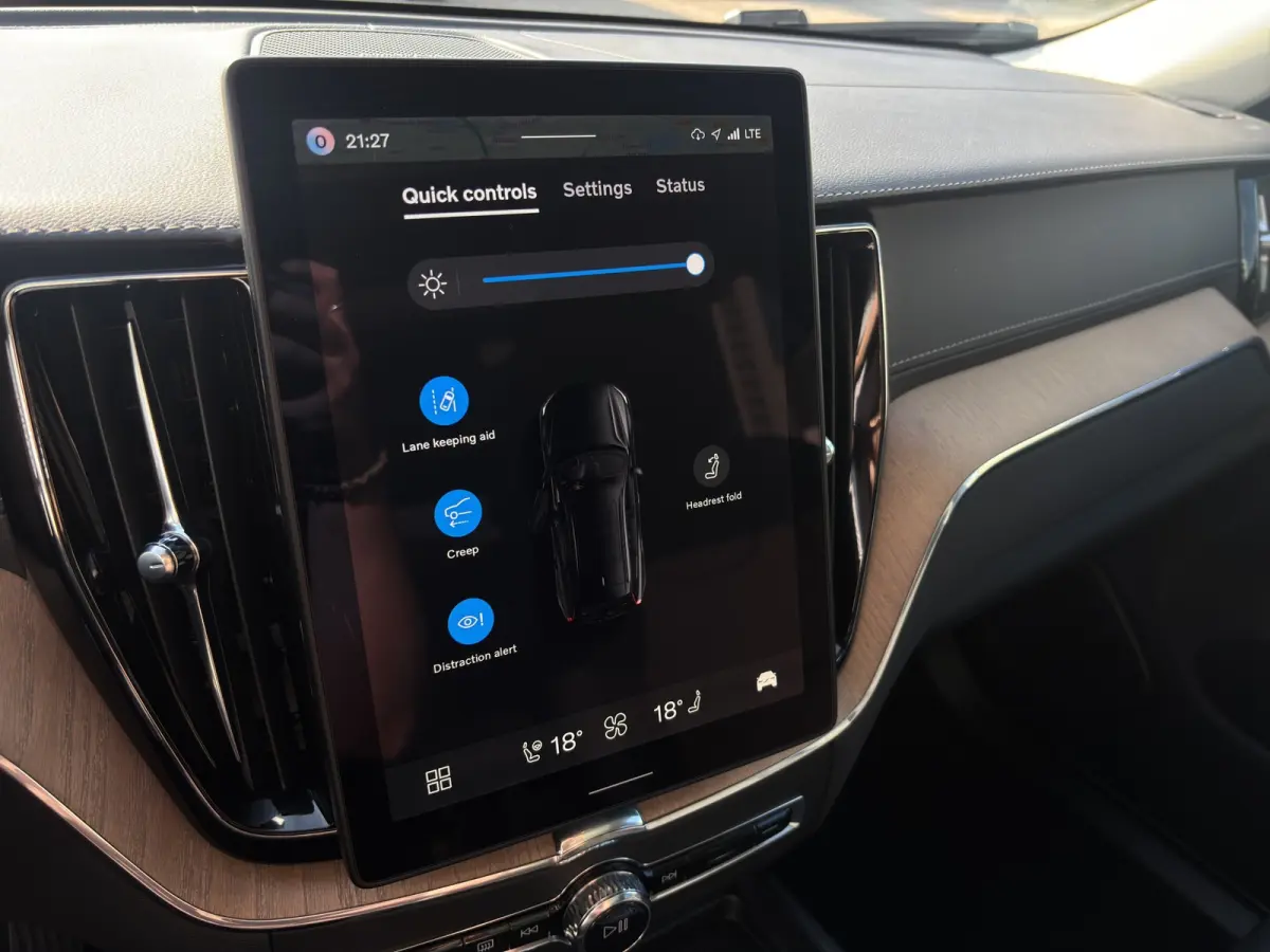 2.0 T6 Plug-in hybrid AWD Ultra Dark | Trekhaak | Luchtvering | Panoramadak | 360 Camera | Memory seats |