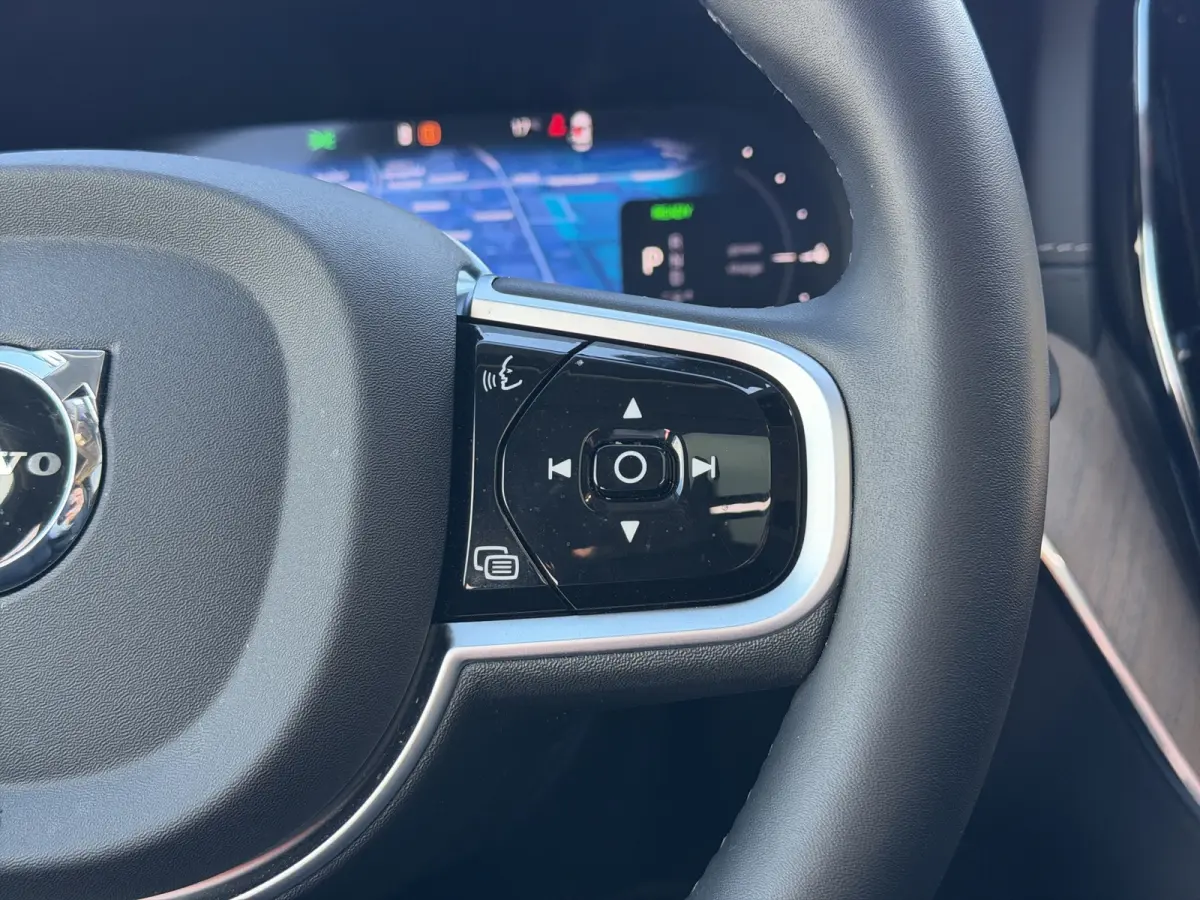 2.0 T6 Plug-in hybrid AWD Ultra Dark | Trekhaak | Luchtvering | Panoramadak | 360 Camera | Memory seats |