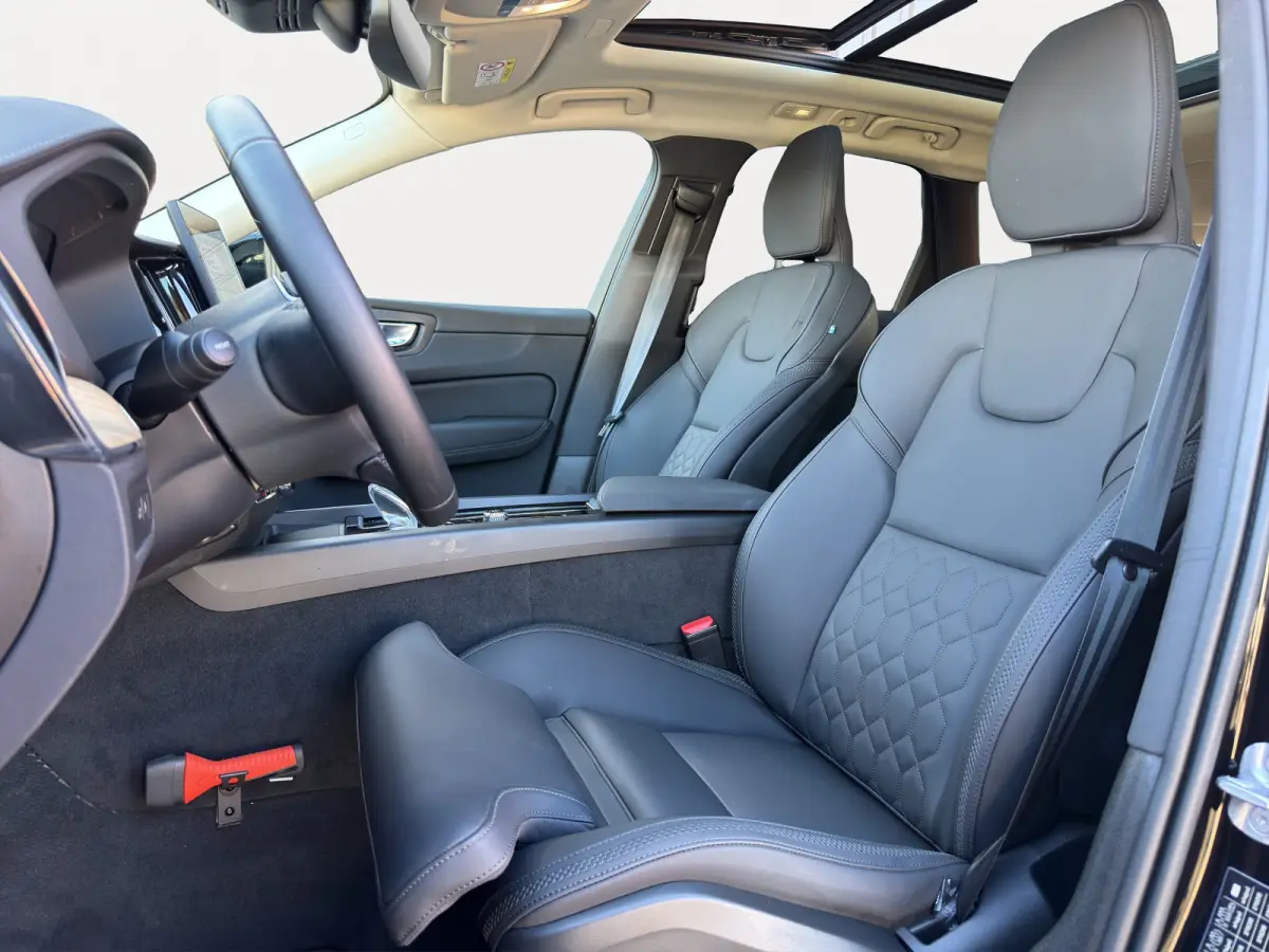 2.0 T6 Plug-in hybrid AWD Ultra Dark | Trekhaak | Luchtvering | Panoramadak | 360 Camera | Memory seats |