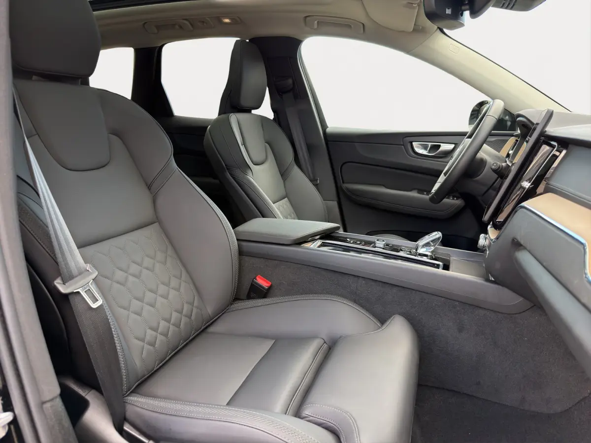 2.0 T6 Plug-in hybrid AWD Ultra Dark | Trekhaak | Luchtvering | Panoramadak | 360 Camera | Memory seats |