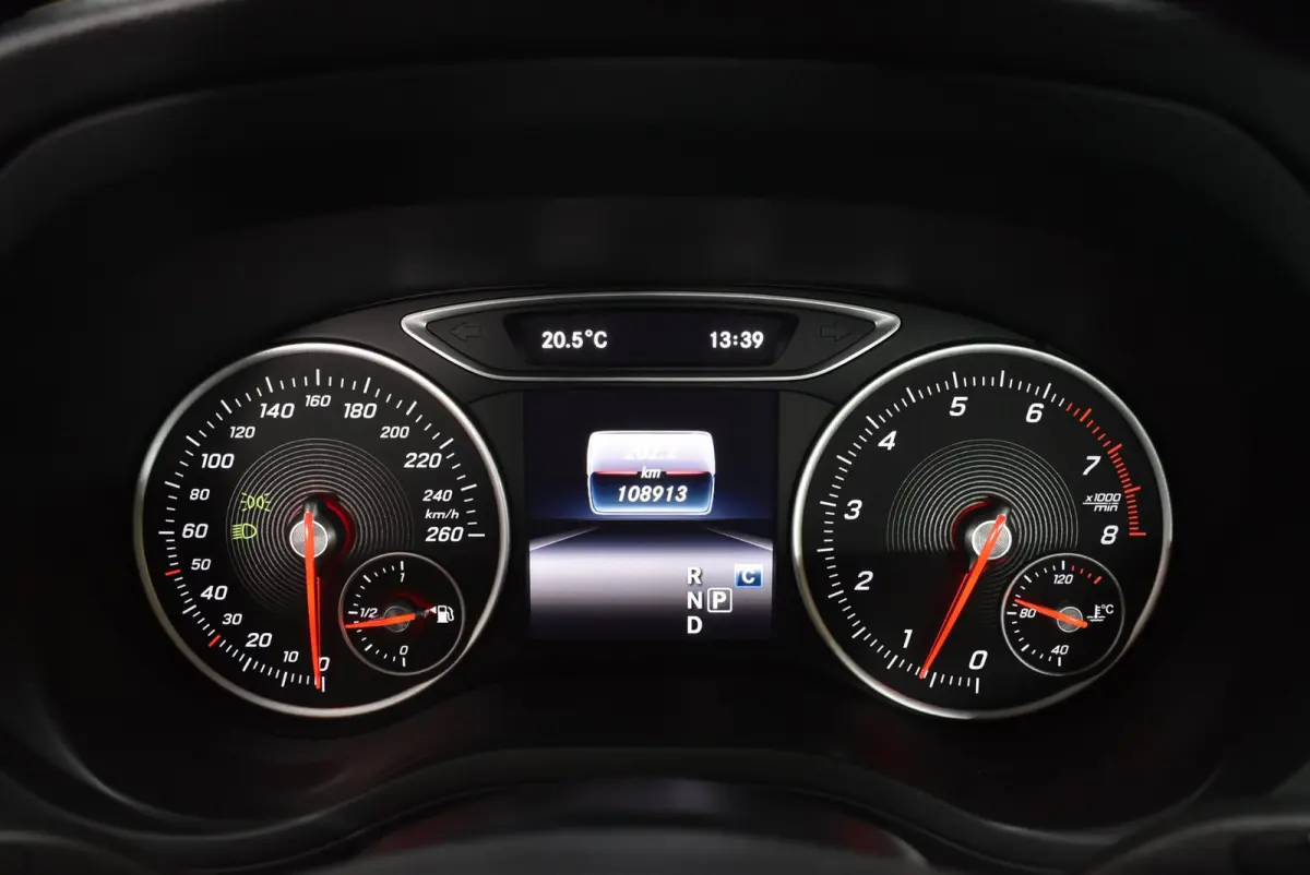 180 Business 108dkm 2e eig. NL-auto LED Camera Stoelverw. Cruise 18"4S + Nwe APK