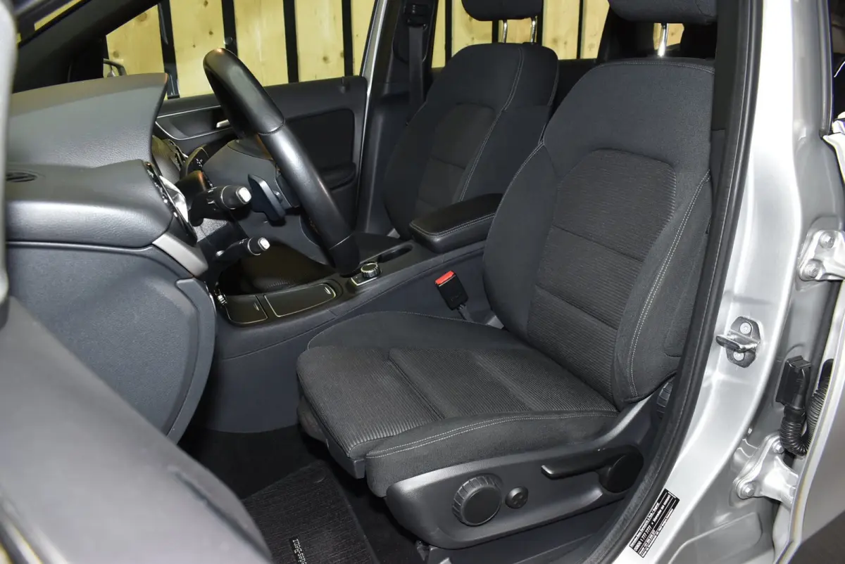 180 Business 108dkm 2e eig. NL-auto LED Camera Stoelverw. Cruise 18"4S + Nwe APK