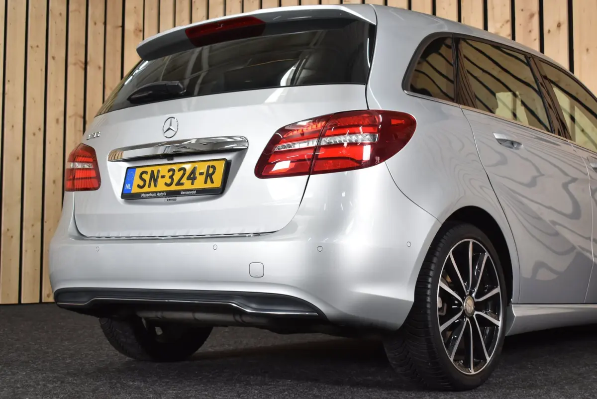 180 Business 108dkm 2e eig. NL-auto LED Camera Stoelverw. Cruise 18"4S + Nwe APK