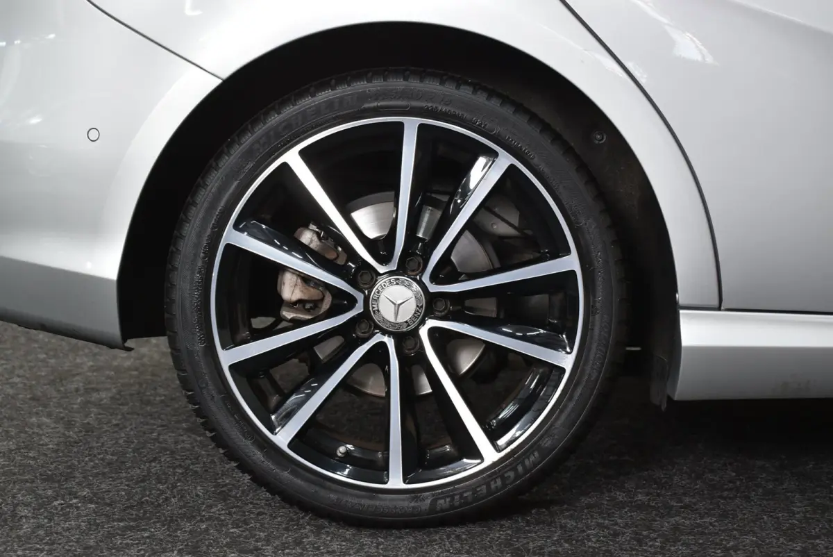180 Business 108dkm 2e eig. NL-auto LED Camera Stoelverw. Cruise 18"4S + Nwe APK