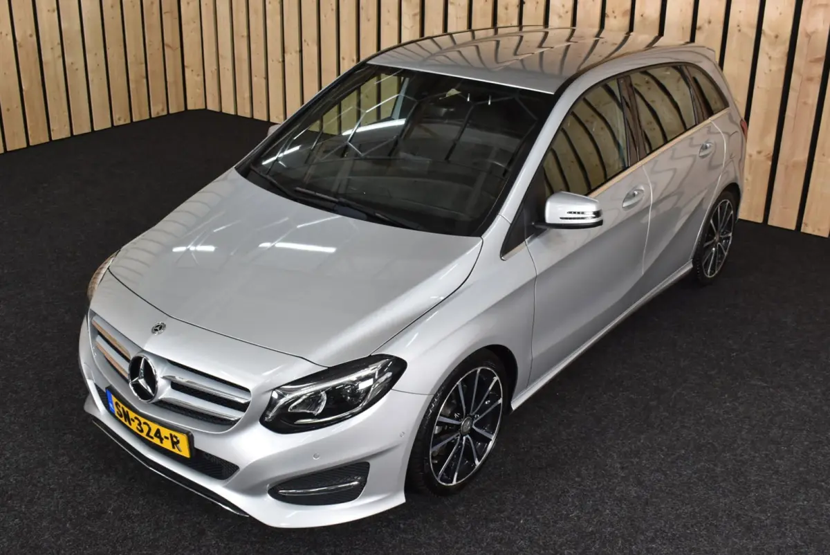 180 Business 108dkm 2e eig. NL-auto LED Camera Stoelverw. Cruise 18"4S + Nwe APK