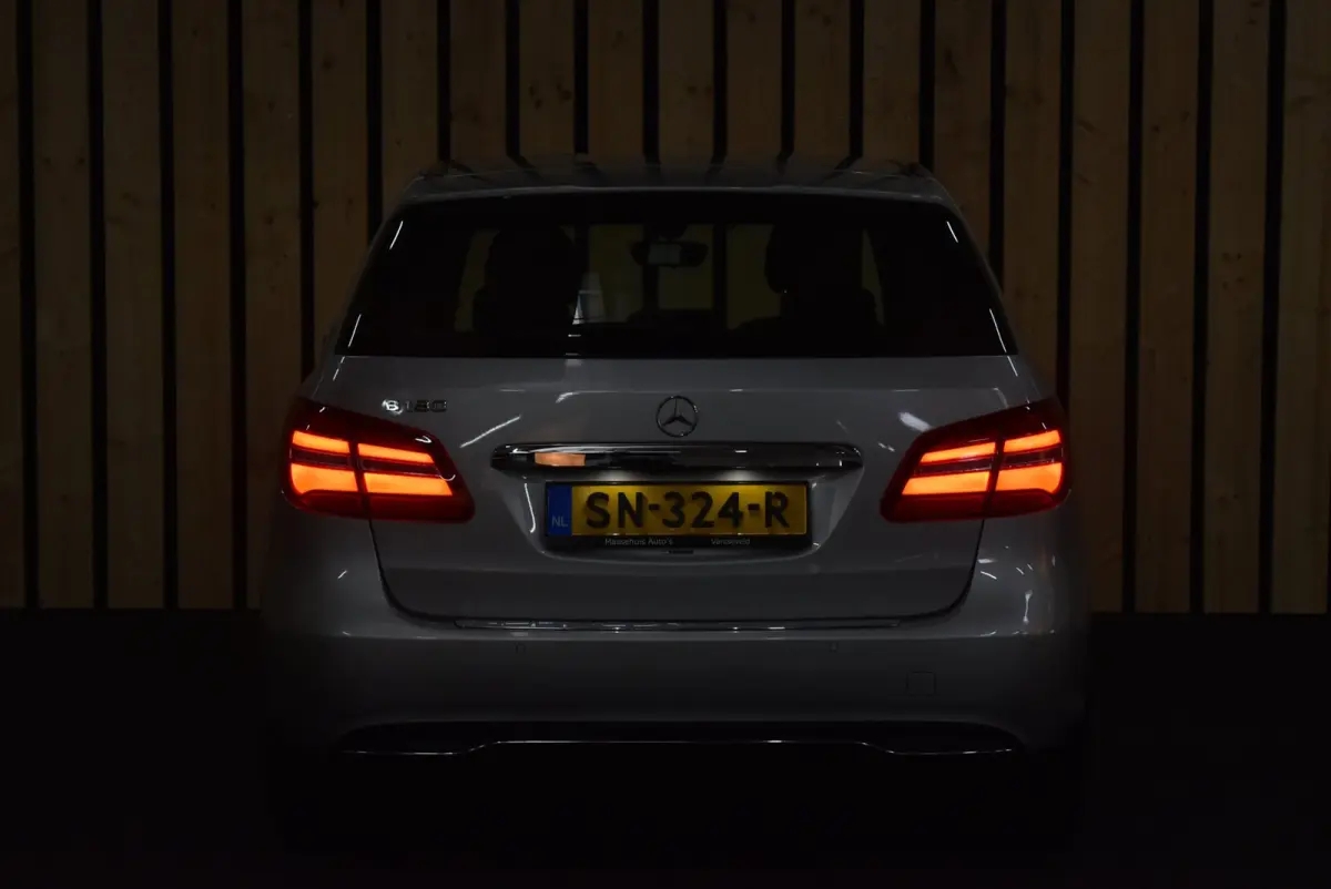 180 Business 108dkm 2e eig. NL-auto LED Camera Stoelverw. Cruise 18"4S + Nwe APK