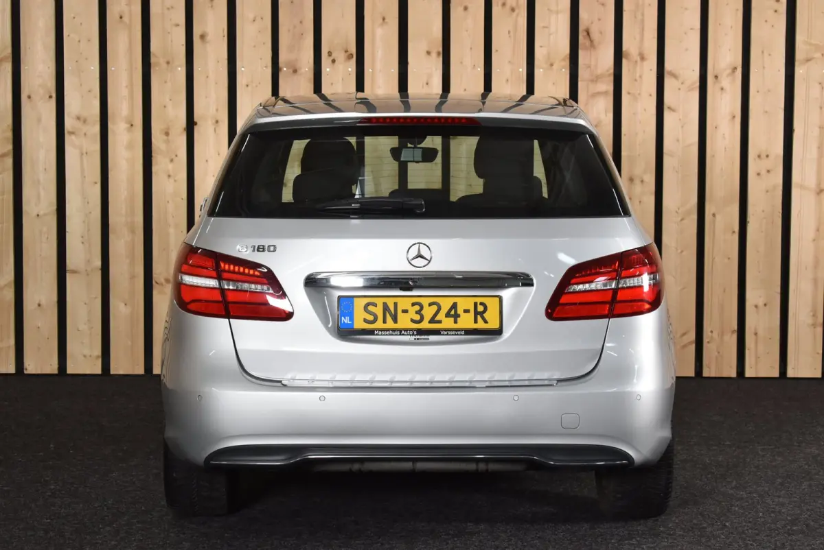 180 Business 108dkm 2e eig. NL-auto LED Camera Stoelverw. Cruise 18"4S + Nwe APK