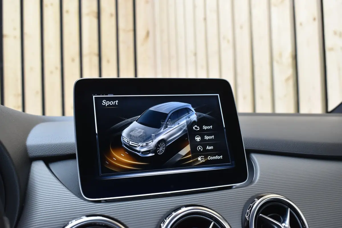 180 Business 108dkm 2e eig. NL-auto LED Camera Stoelverw. Cruise 18"4S + Nwe APK