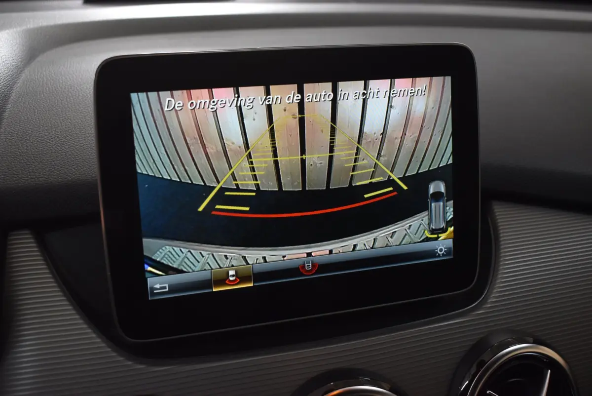 180 Business 108dkm 2e eig. NL-auto LED Camera Stoelverw. Cruise 18"4S + Nwe APK