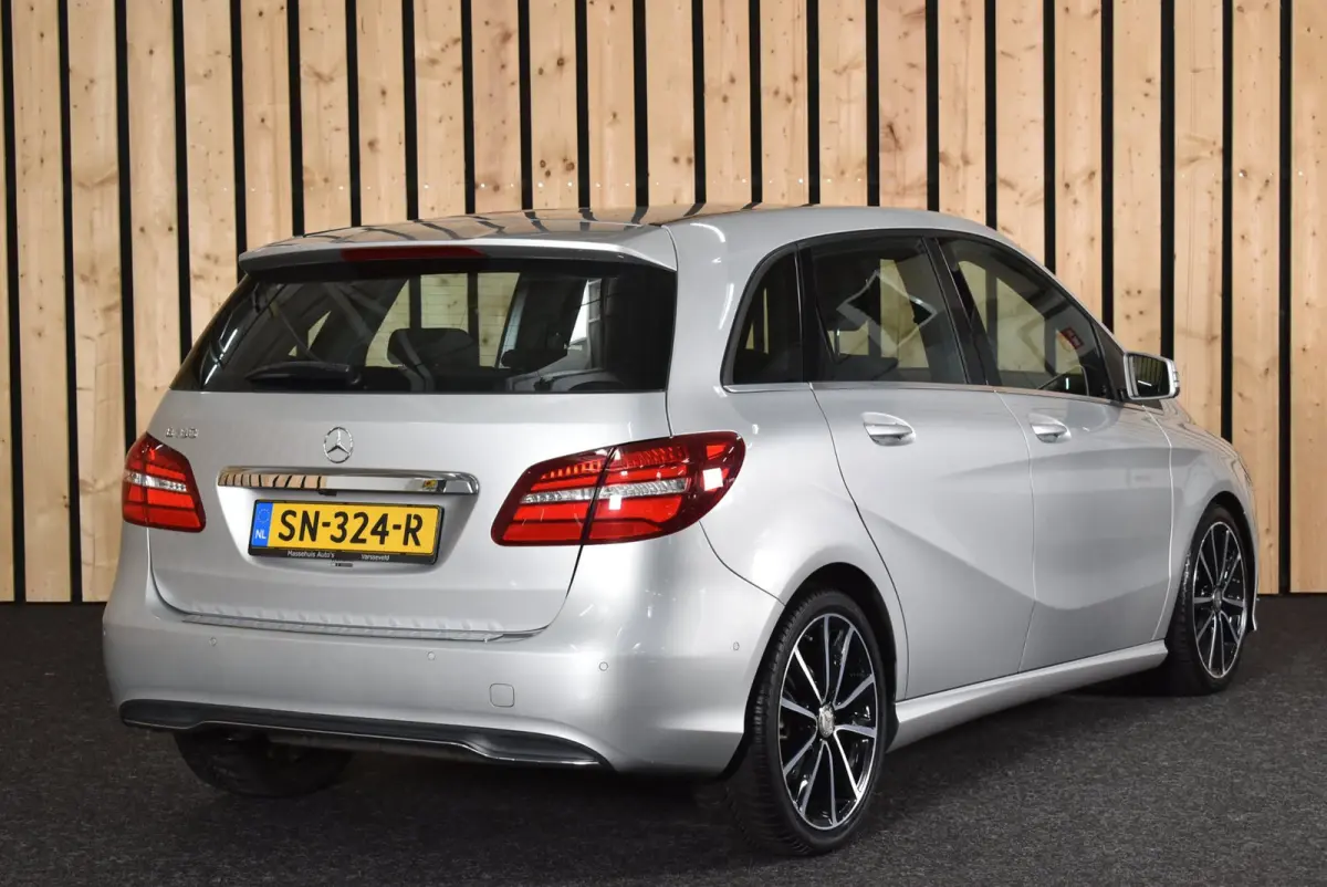 180 Business 108dkm 2e eig. NL-auto LED Camera Stoelverw. Cruise 18"4S + Nwe APK