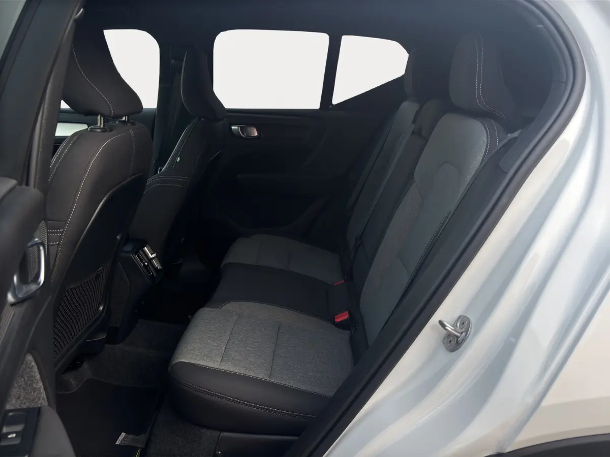 2.0 B4 Plus Dark | Trekhaak | Stuurwiel+Stoelverwarming | Adapt. Cruise | Apple Carplay/Android Auto |