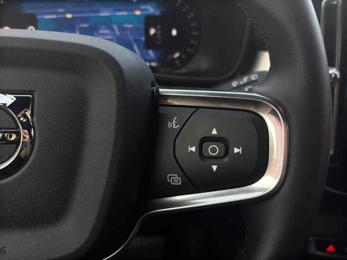2.0 B4 Plus Dark | Trekhaak | Stuurwiel+Stoelverwarming | Adapt. Cruise | Apple Carplay/Android Auto |