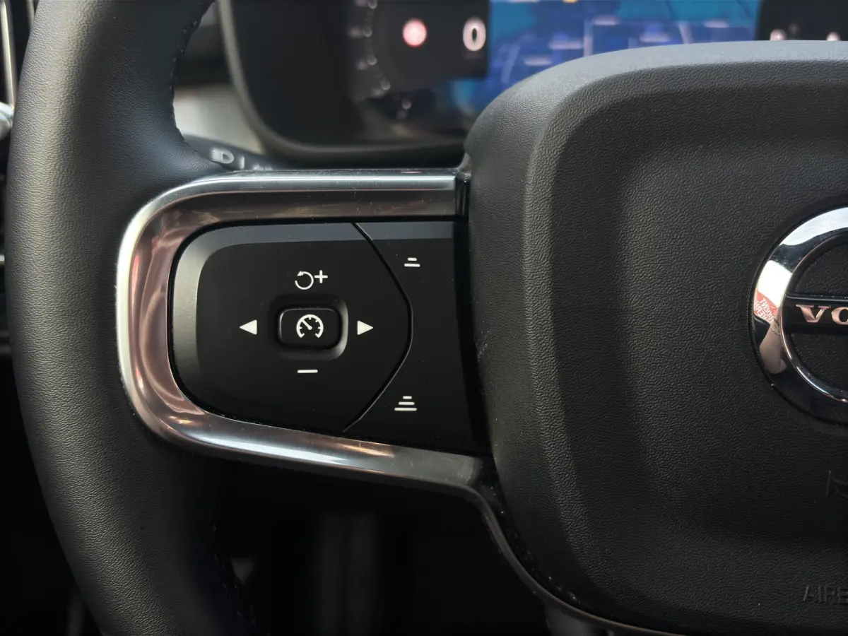 2.0 B4 Plus Dark | Trekhaak | Stuurwiel+Stoelverwarming | Adapt. Cruise | Apple Carplay/Android Auto |