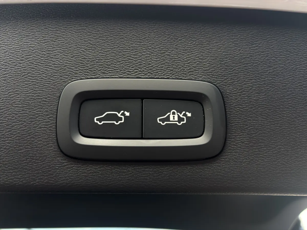 2.0 B4 Plus Dark | Trekhaak | Stuurwiel+Stoelverwarming | Adapt. Cruise | Apple Carplay/Android Auto |
