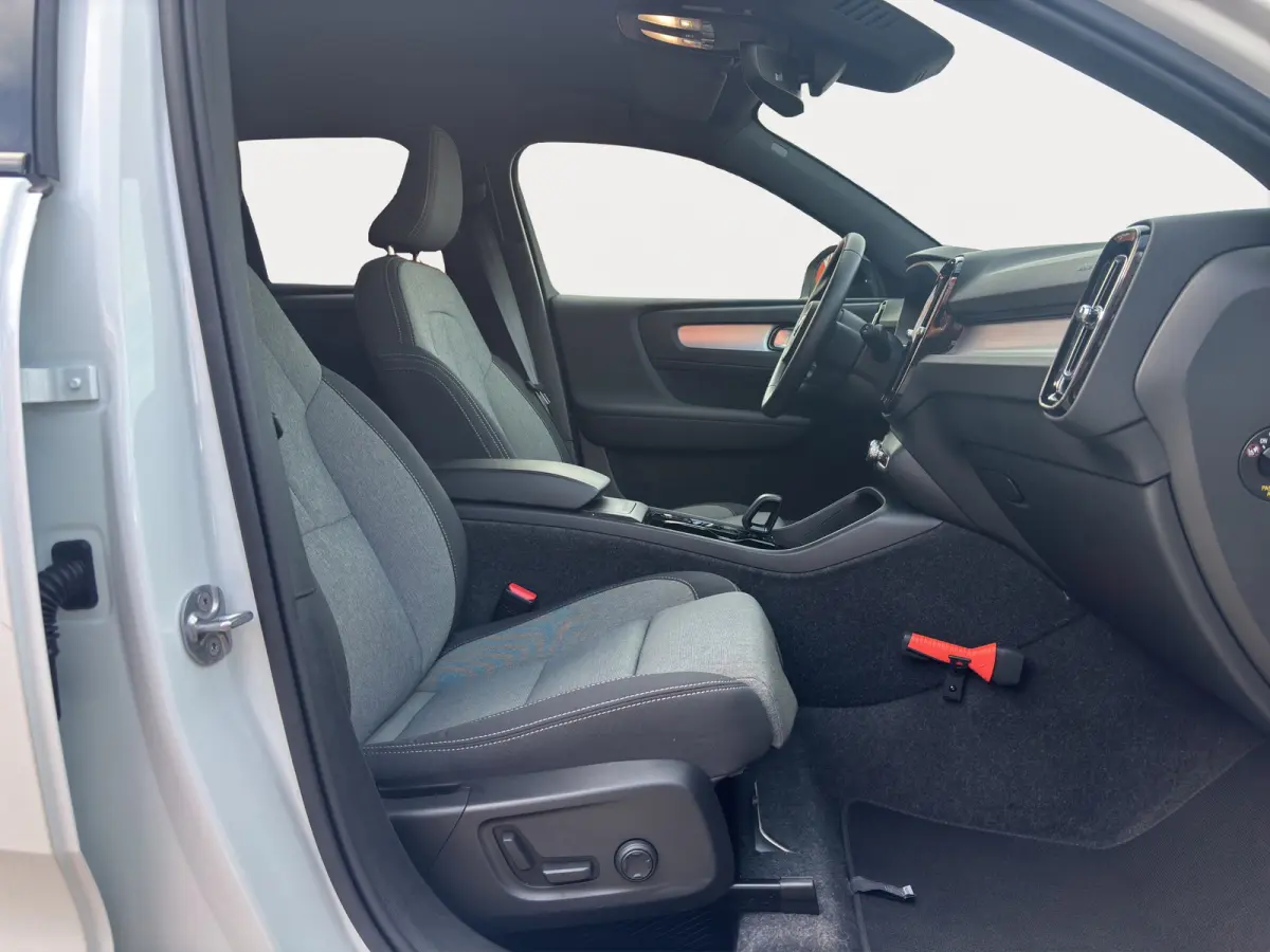 2.0 B4 Plus Dark | Trekhaak | Stuurwiel+Stoelverwarming | Adapt. Cruise | Apple Carplay/Android Auto |