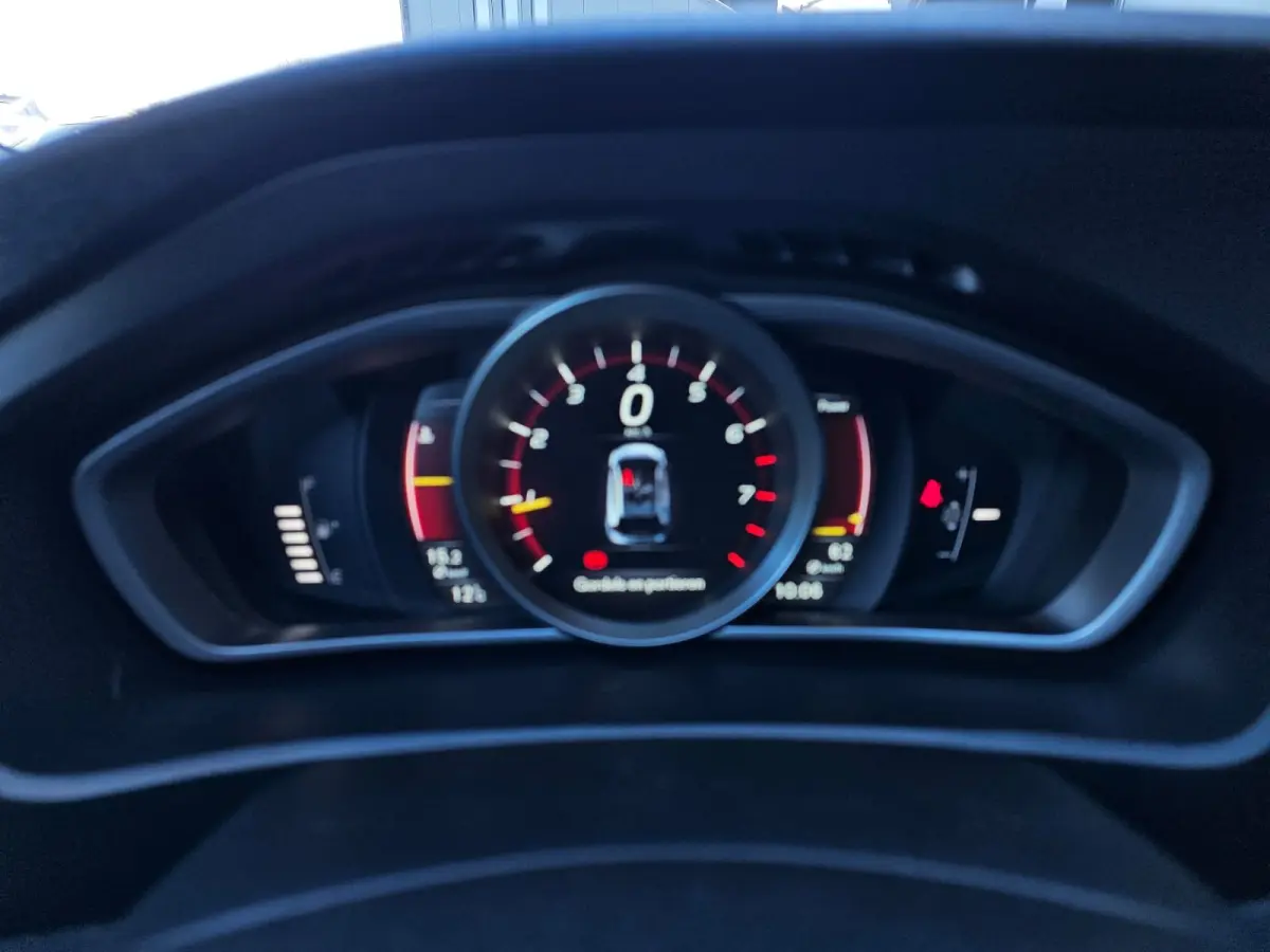 2.0 T3 Momentum | Xenon | Trekhaak | Stoelverwarming | Navi | PDC | Cruise | LMV 18" |