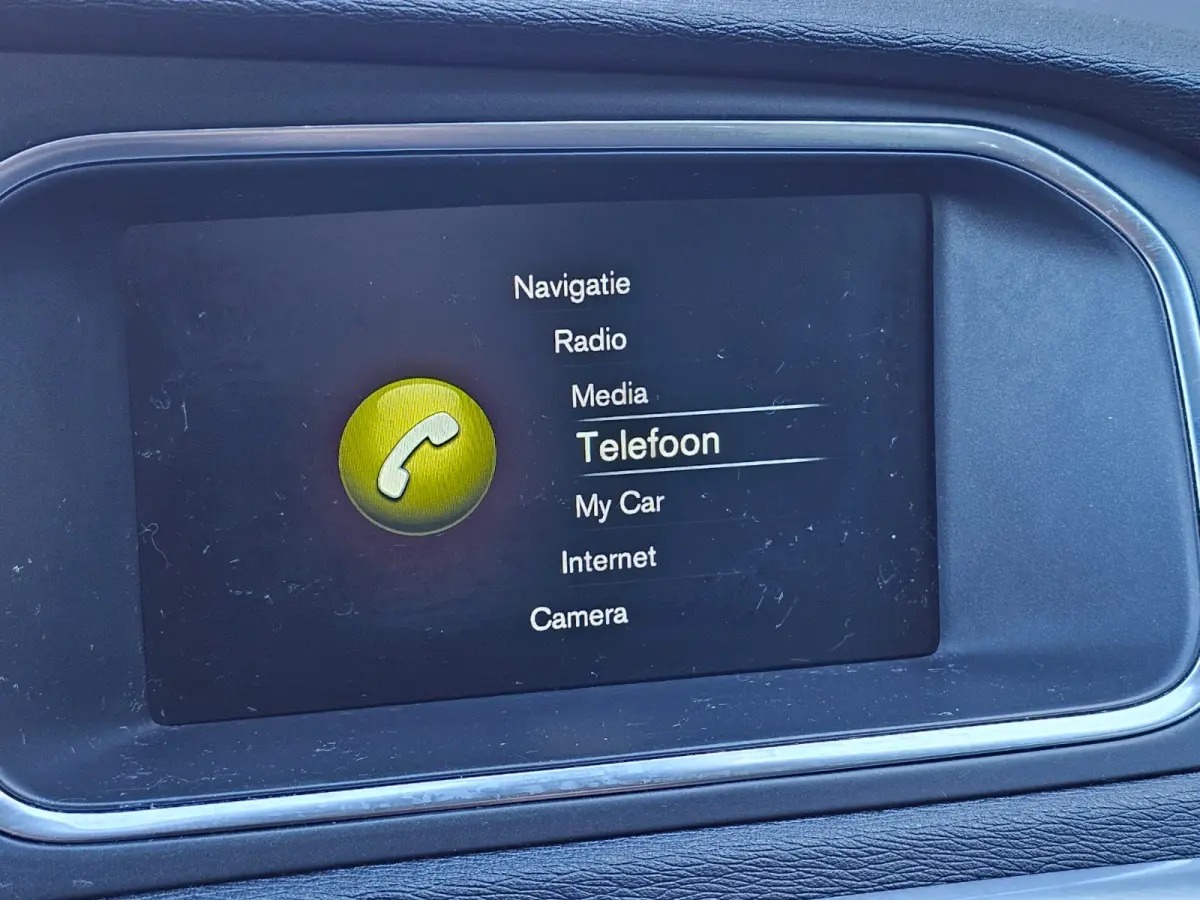 2.0 T3 Momentum | Xenon | Trekhaak | Stoelverwarming | Navi | PDC | Cruise | LMV 18" |
