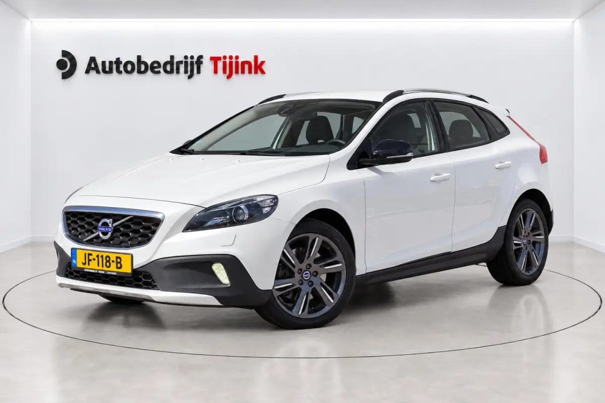 2.0 T3 Momentum | Xenon | Trekhaak | Stoelverwarming | Navi | PDC | Cruise | LMV 18" |