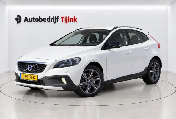 2.0 T3 Momentum | Xenon | Trekhaak | Stoelverwarming | Navi | PDC | Cruise | LMV 18" |