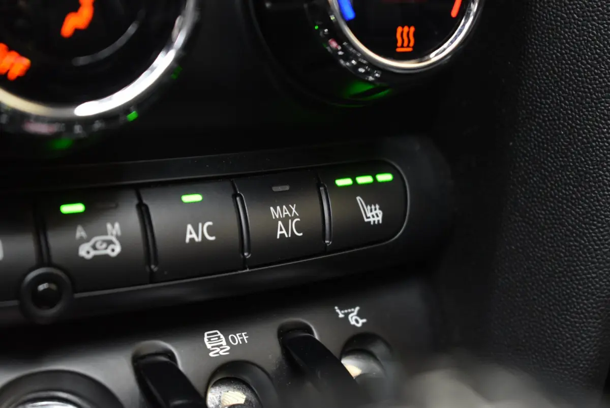 2.0 S Chili Serious Business 192 PK JCW LED 17" NL-auto Stoelverw. Clima + Nwe APK