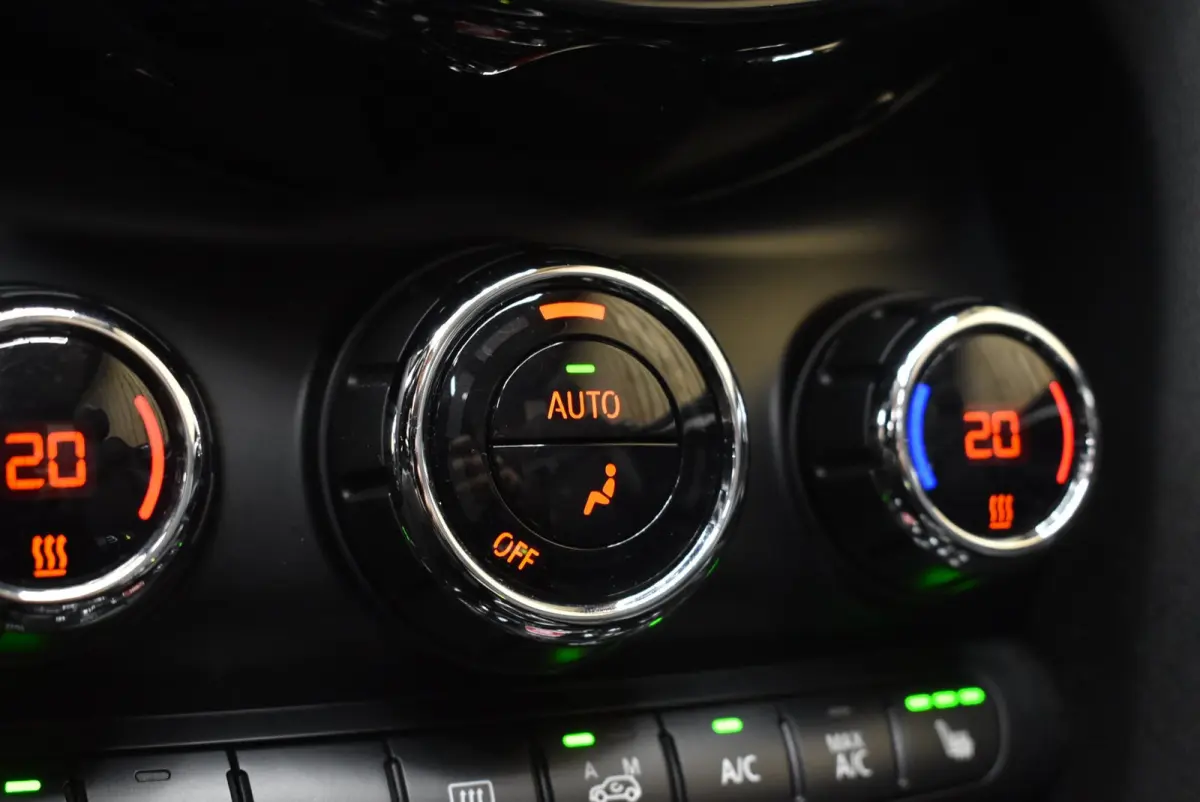 2.0 S Chili Serious Business 192 PK JCW LED 17" NL-auto Stoelverw. Clima + Nwe APK