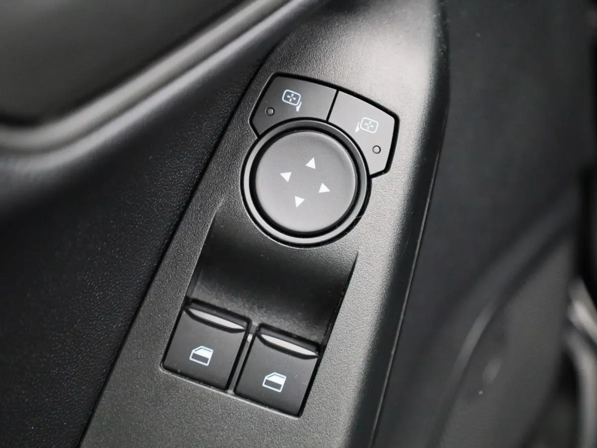 1.0 EcoBoost Titanium | APPLE CARPLAY - ANDROID AUTO | CLIMATE CONTROL | CRUISE CONTROL | PARKEERSENSOREN ACHTER | LANE ASSIST |