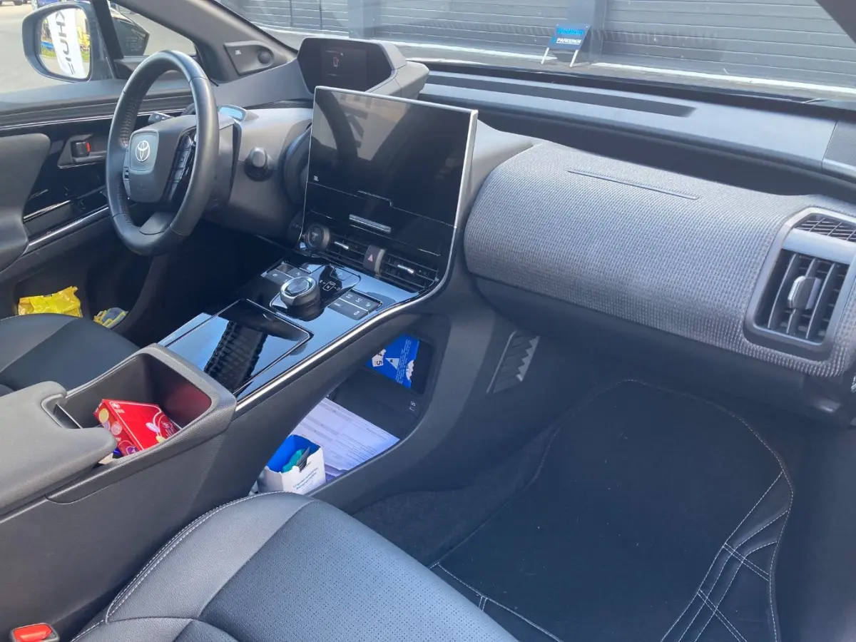 Premium 71 kWh | Panoramadak | Lederen bekleding | JBL | Stoelverwarming + koeling | Navigatie | Camera |