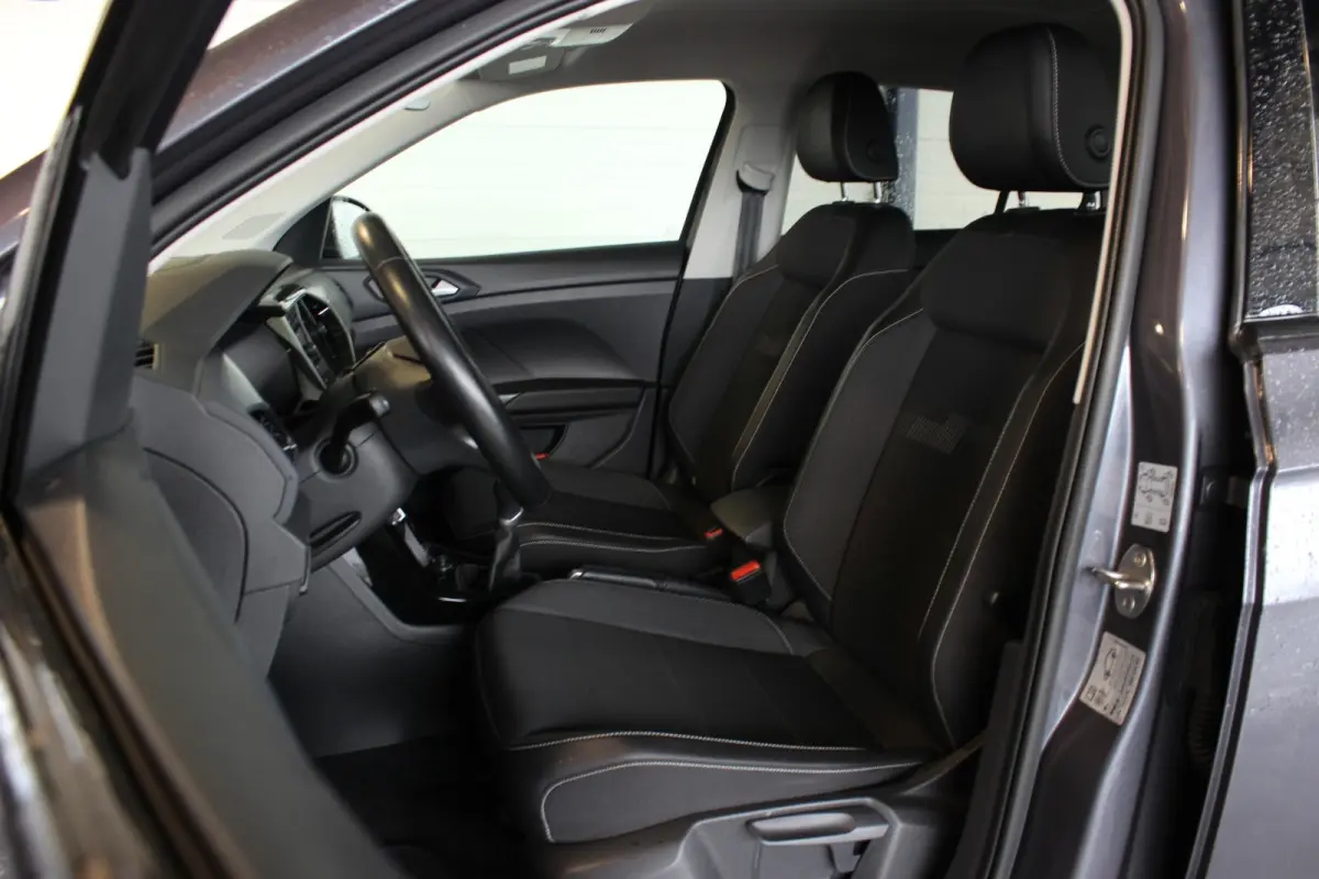 1.0 TSI Life 1e eigenaar | Carplay | Adapt. Cruise | Bluetooth | Getint glas | Front Assist | 17" LMV