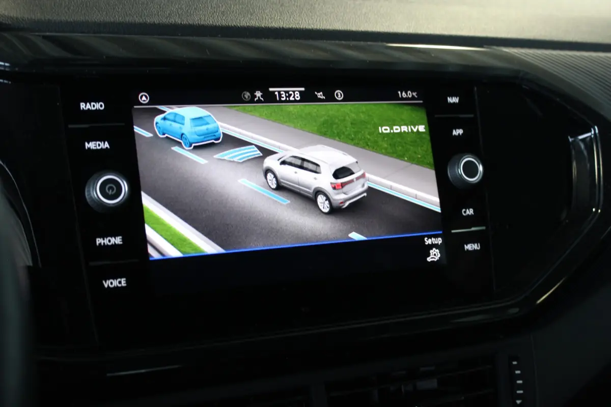1.0 TSI Life 1e eigenaar | Carplay | Adapt. Cruise | Bluetooth | Getint glas | Front Assist | 17" LMV