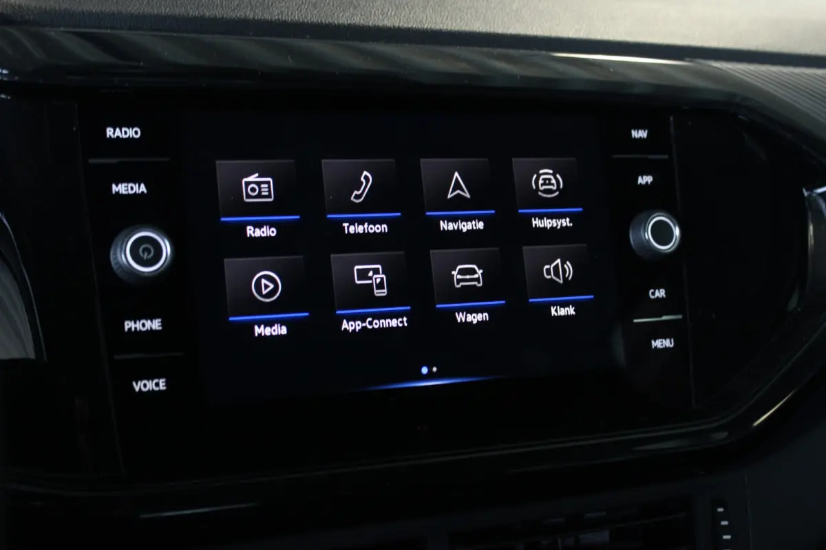 1.0 TSI Life 1e eigenaar | Carplay | Adapt. Cruise | Bluetooth | Getint glas | Front Assist | 17" LMV
