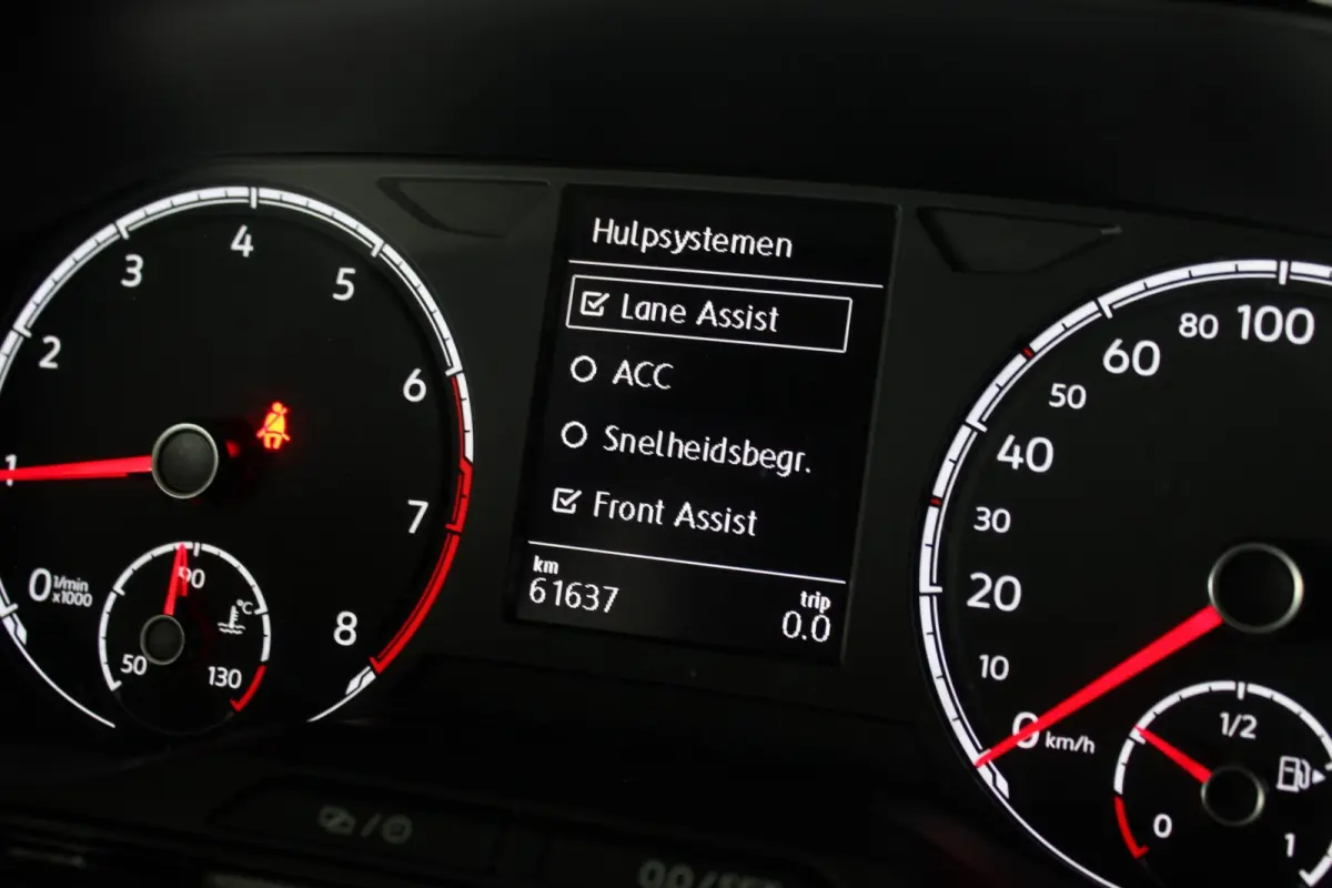 1.0 TSI Life 1e eigenaar | Carplay | Adapt. Cruise | Bluetooth | Getint glas | Front Assist | 17" LMV