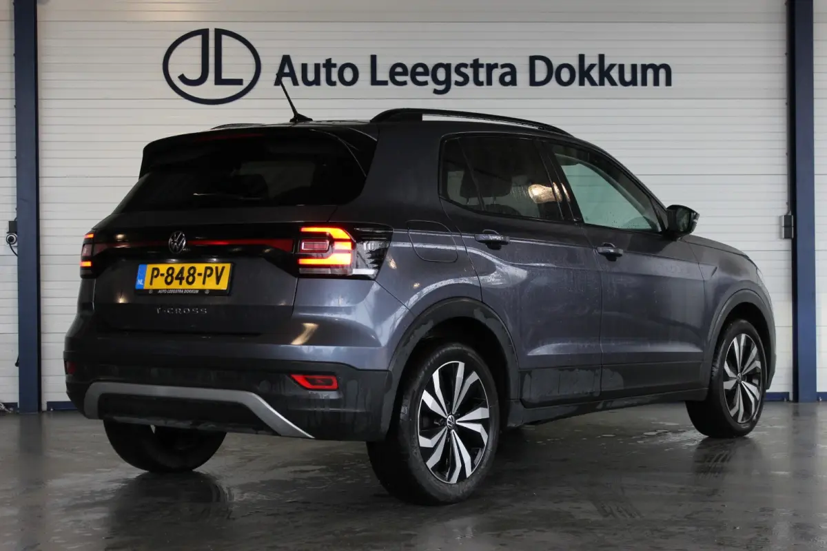 1.0 TSI Life 1e eigenaar | Carplay | Adapt. Cruise | Bluetooth | Getint glas | Front Assist | 17" LMV
