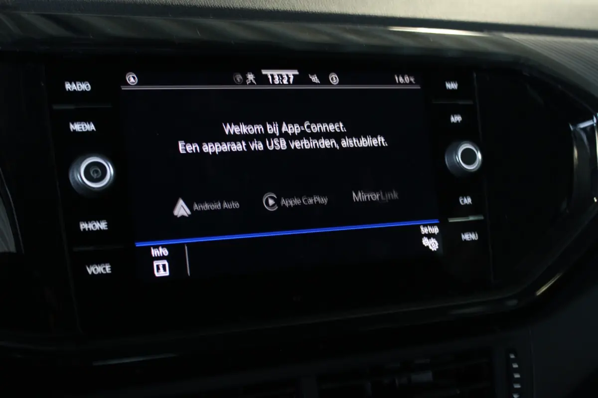 1.0 TSI Life 1e eigenaar | Carplay | Adapt. Cruise | Bluetooth | Getint glas | Front Assist | 17" LMV