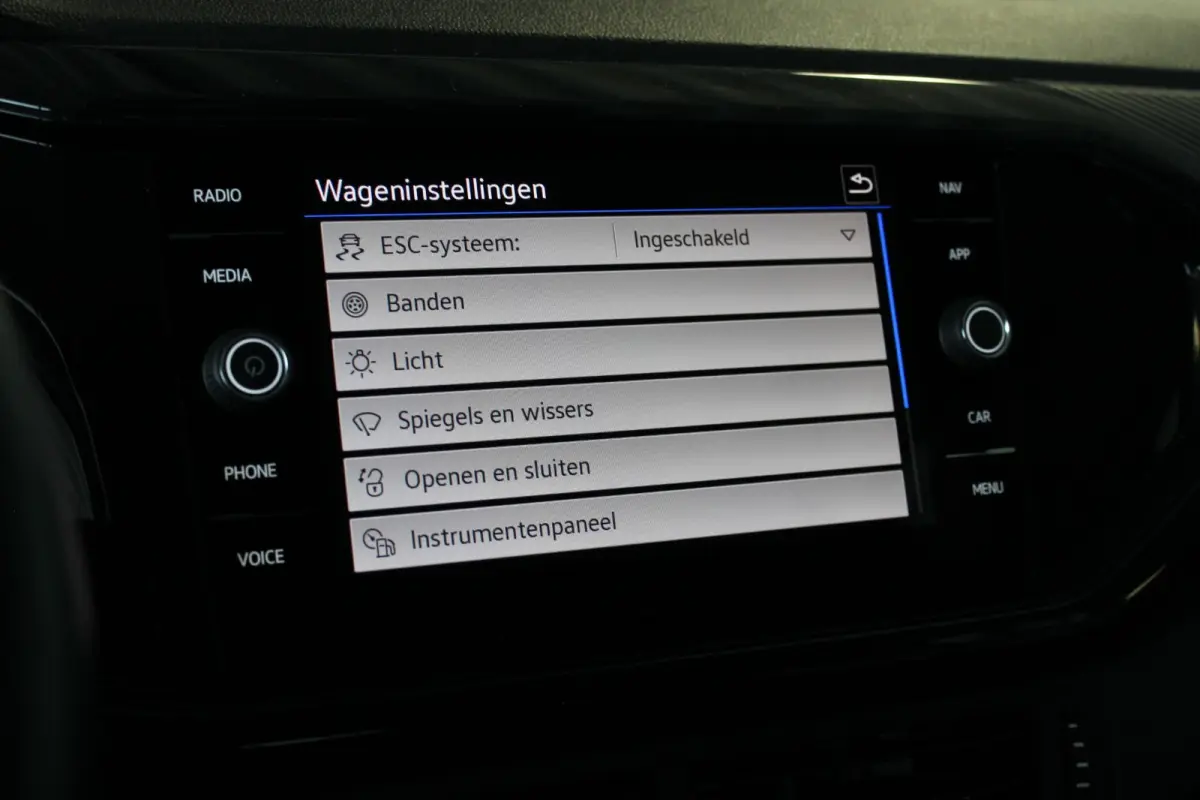 1.0 TSI Life 1e eigenaar | Carplay | Adapt. Cruise | Bluetooth | Getint glas | Front Assist | 17" LMV