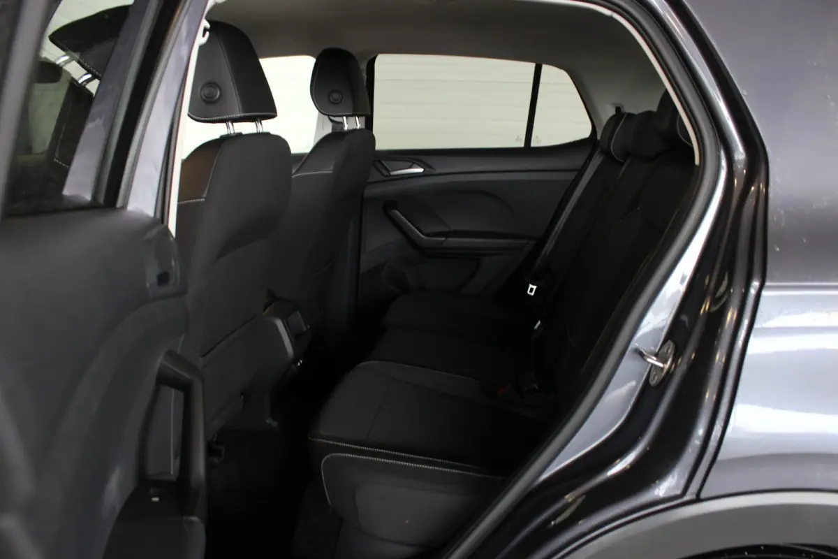 1.0 TSI Life 1e eigenaar | Carplay | Adapt. Cruise | Bluetooth | Getint glas | Front Assist | 17" LMV