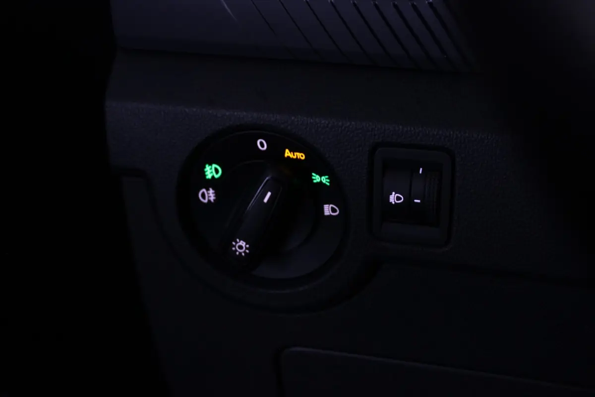 1.0 TSI Life 1e eigenaar | Carplay | Adapt. Cruise | Bluetooth | Getint glas | Front Assist | 17" LMV