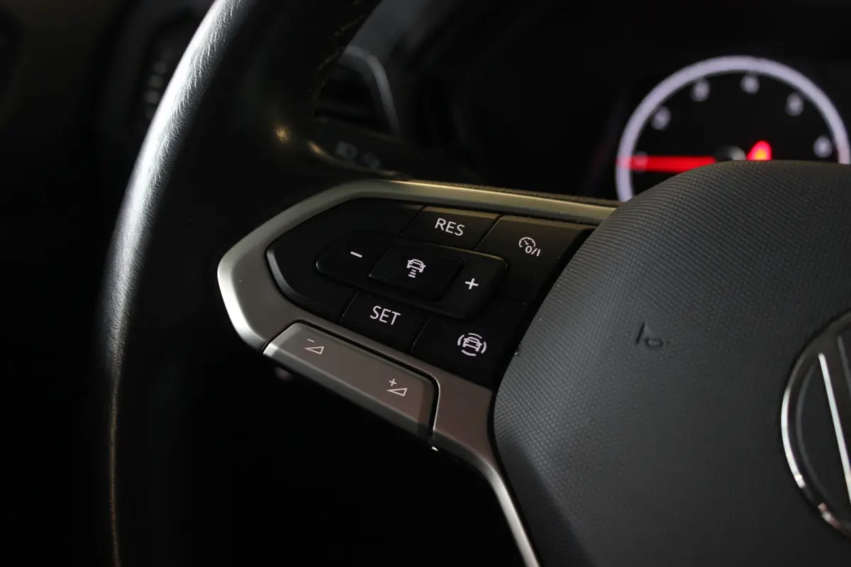 1.0 TSI Life 1e eigenaar | Carplay | Adapt. Cruise | Bluetooth | Getint glas | Front Assist | 17" LMV